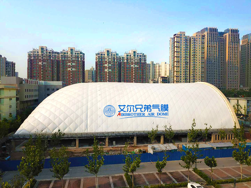  氣膜工程廠(chǎng)家，艾爾兄弟充氣膜結(jié)構(gòu)11年企業(yè)