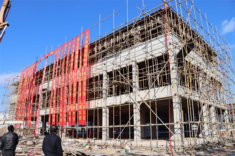 榮耀封頂，砥礪奮進(jìn)，青島艾爾兄弟科技有限公司新辦公大樓圓滿封頂!